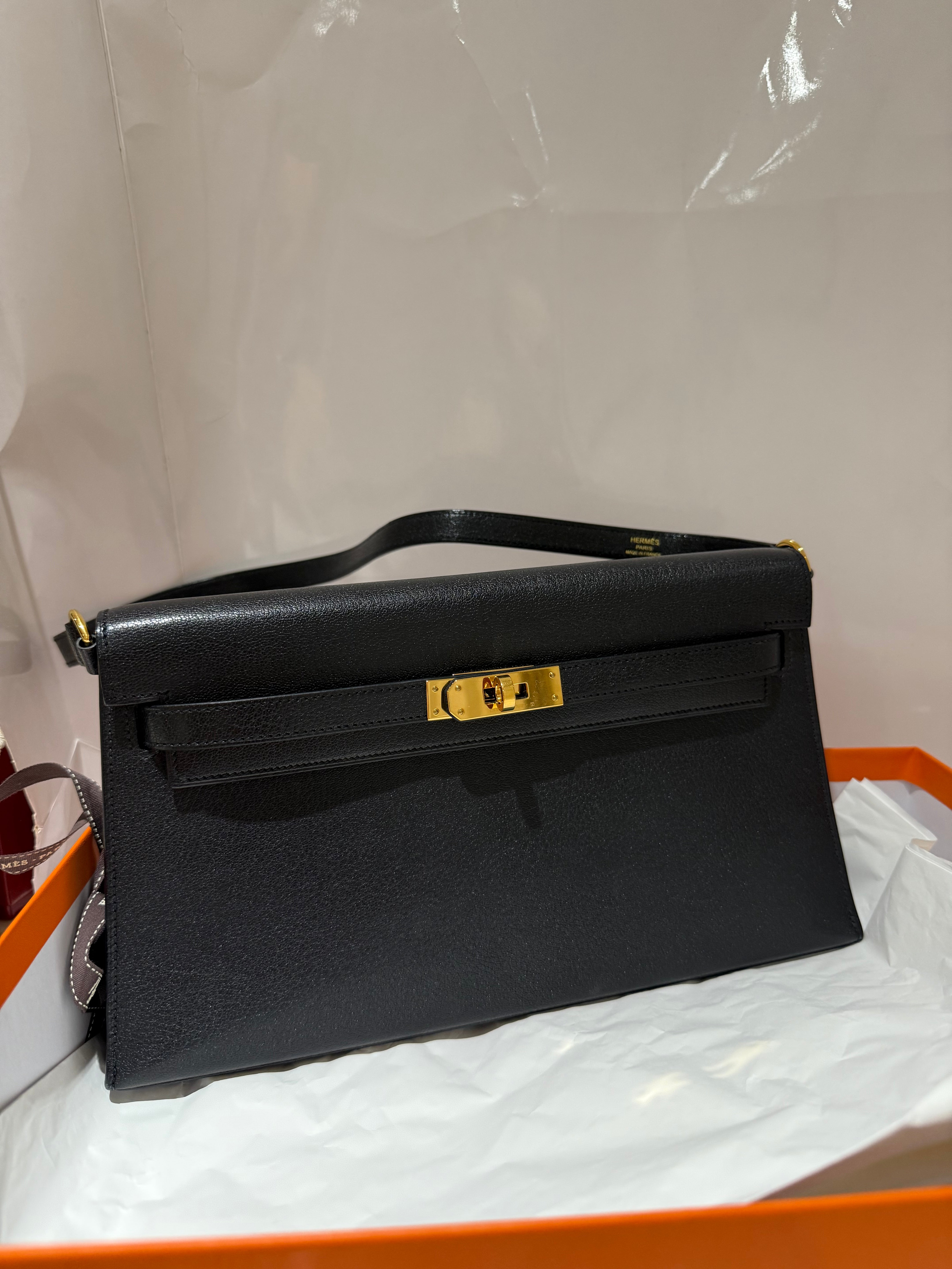 Hermes Kelly Elan Shoulder Bag in Black Chevre leather with Gold hardware